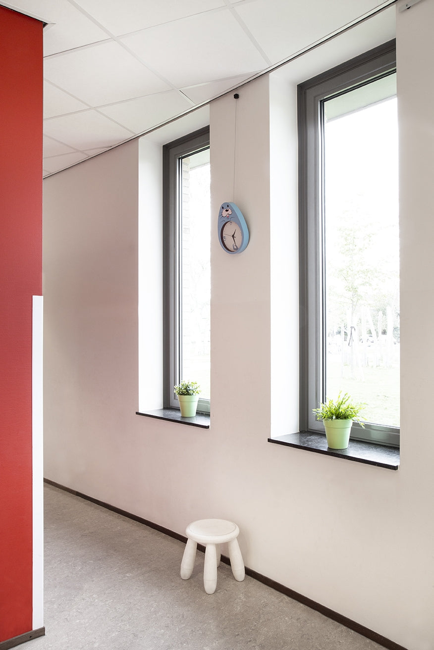 Optez pour STAS qubic, accrochez tableaux sans encombre sur toutes surfaces dures, innovation unique.