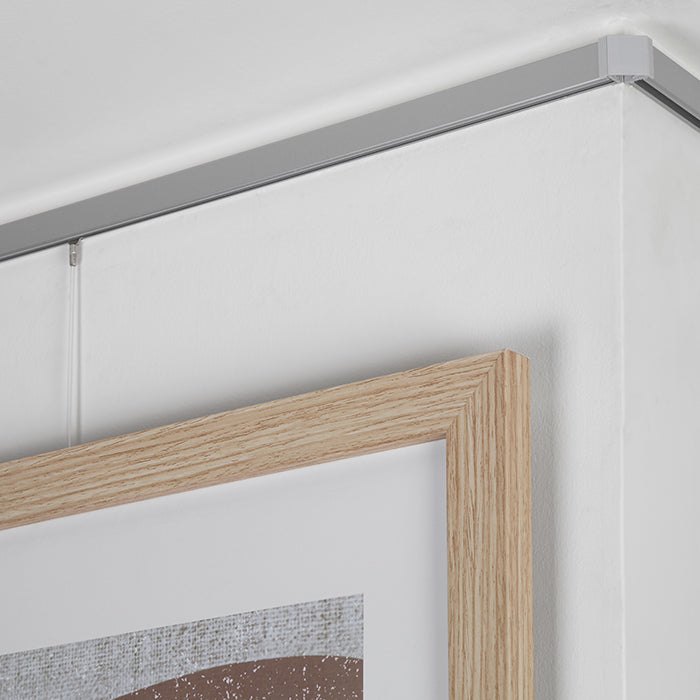 STAS minirail (kit installation inclus) idéale pour cimaise murale, solution invisible et solide.