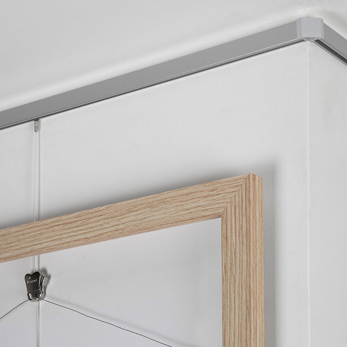 STAS minirail (kit installation inclus) pour accrochage tableau élégant, aluminium naturel ou blanc.