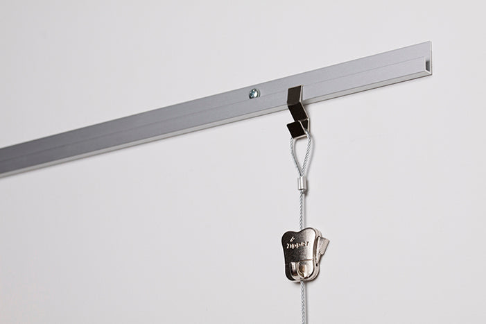 STAS j-rail S-crochet: installation rapide pour un accrochage pro.